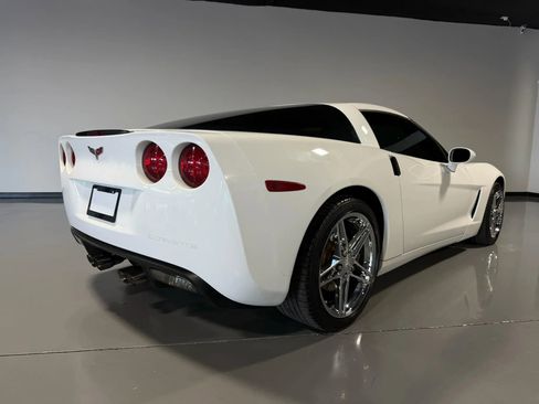 Used 2011 Chevrolet Corvette Coupe w/ 1LT RWD image 6