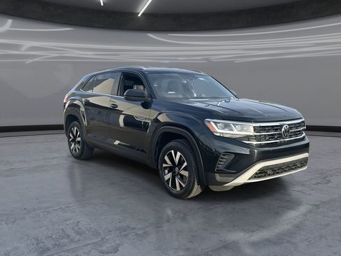 Certified 2022 Volkswagen Atlas Cross Sport SE image 2