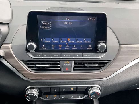 Used 2025 Nissan Altima 2.5 SV image 15