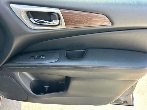 Used 2017 Nissan Pathfinder Platinum w/ Family Entertainment Package FWD image 25