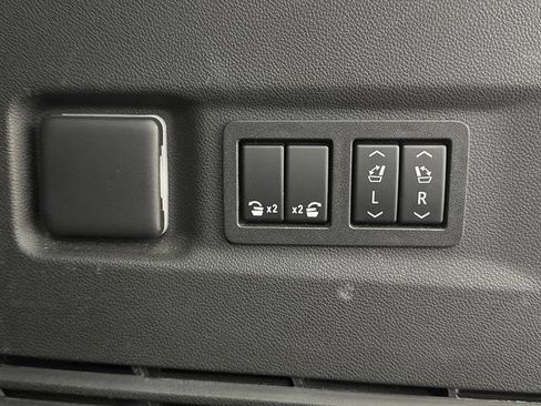 Used 2021 GMC Yukon XL Denali image 17