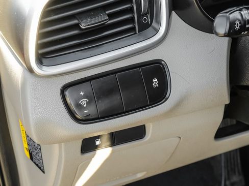 Used 2017 Kia Sorento LX w/ LX Convenience Package image 30