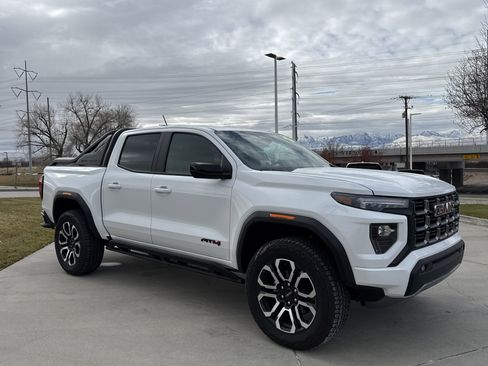 Used 2025 GMC Canyon AT4 w/ Nightfall Edition image 7