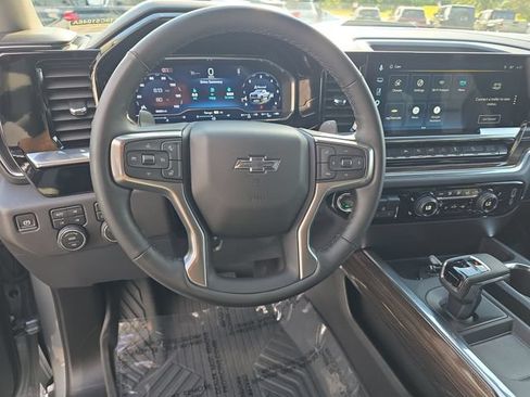 Used 2025 Chevrolet Silverado 1500 LT Trail Boss w/ Convenience Package II AWD/4WD image 17