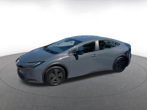 Used 2025 Toyota Prius LE FWD image 8