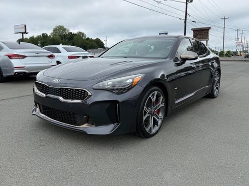 Used 2019 Kia Stinger GT1 RWD image 3