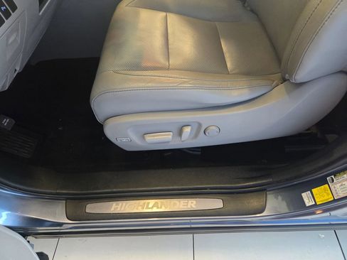 Used 2015 Toyota Highlander Limited Platinum AWD/4WD image 14