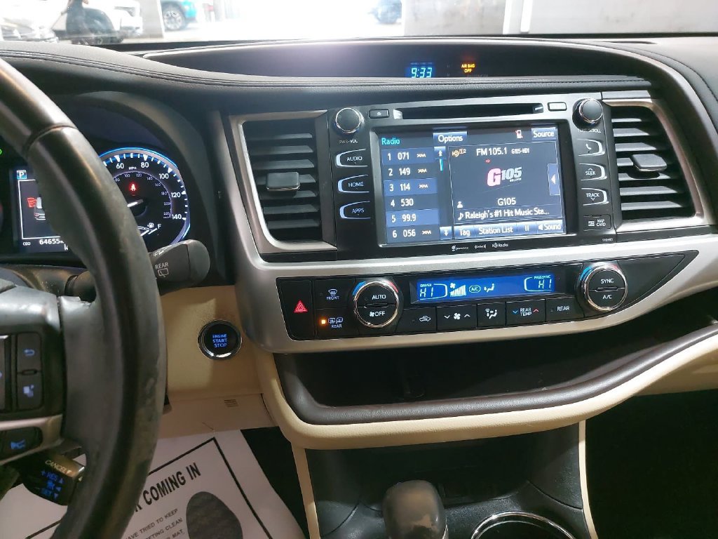 Used 2019 Toyota Highlander XLE FWD image 21