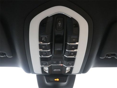 Used 2019 Porsche Macan image 41