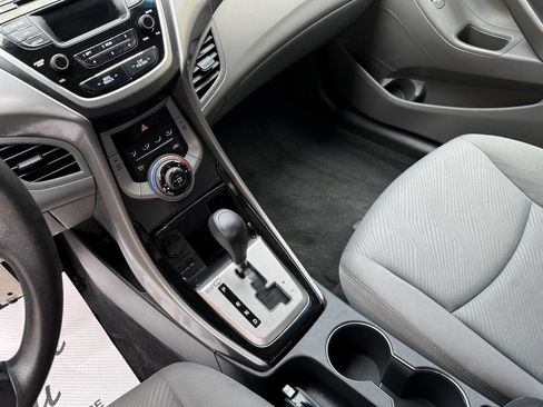 Used 2013 Hyundai Elantra GLS image 26