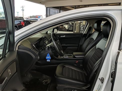 Used 2018 Ford Fusion SE w/ Equipment Group 201A image 9