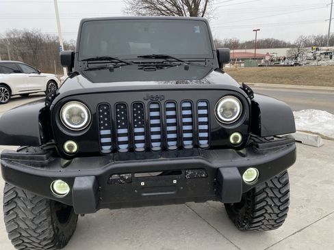 Used 2016 Jeep Wrangler Unlimited Sahara image 13