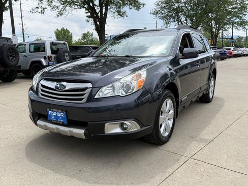 Used 2010 Subaru Outback 2.5i Limited AWD/4WD image 8