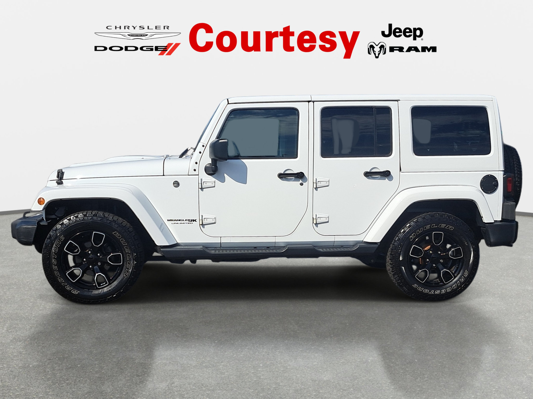 Used 2018 Jeep Wrangler Unlimited Sahara w/ Dual Top Group AWD/4WD image 7