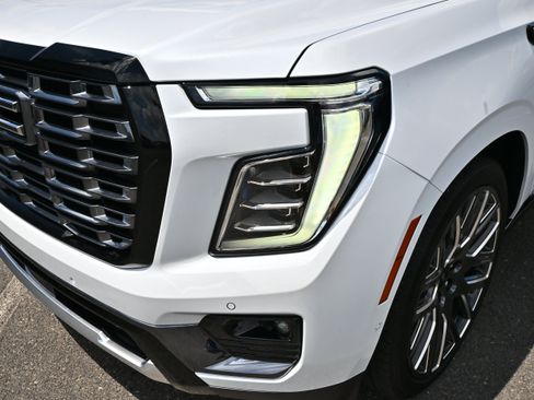 Used 2026 GMC Yukon Denali Ultimate AWD/4WD image 12