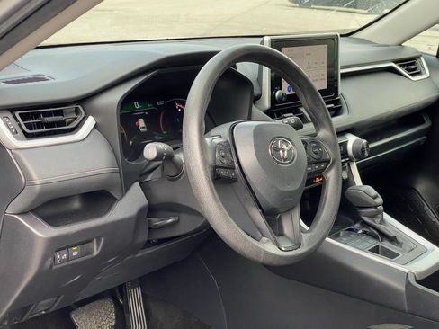 Used 2025 Toyota RAV4 XLE AWD/4WD image 10