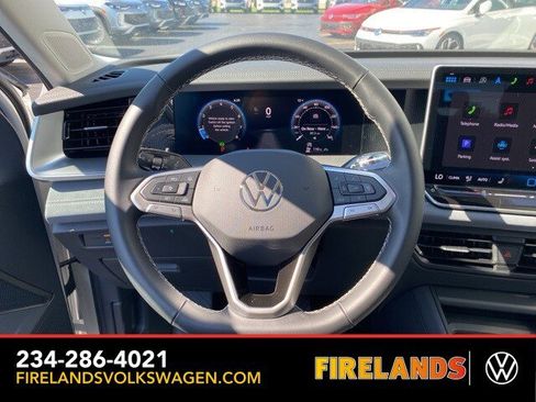 New 2025 Volkswagen Tiguan SE image 28