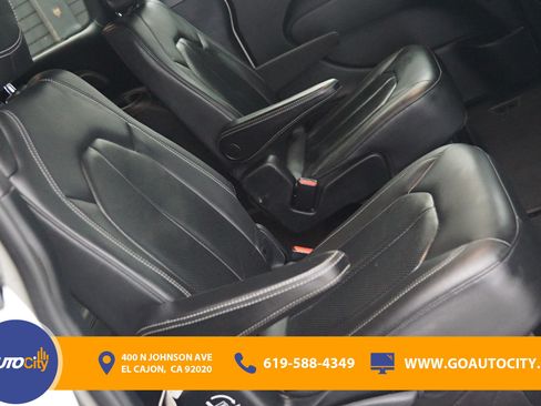 Used 2020 Chrysler Pacifica Touring-L Plus FWD image 13