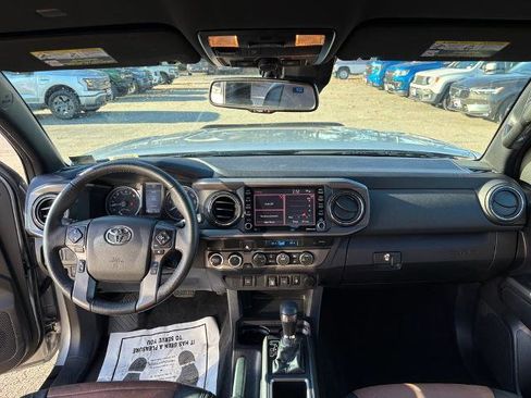 Used 2021 Toyota Tacoma TRD Off-Road image 13
