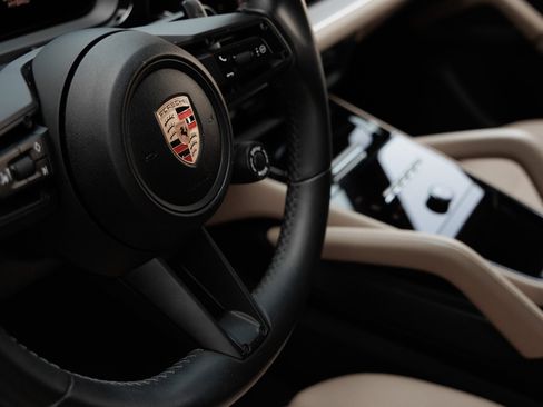 Certified 2025 Porsche Cayenne E-Hybrid Coupe AWD/4WD image 20