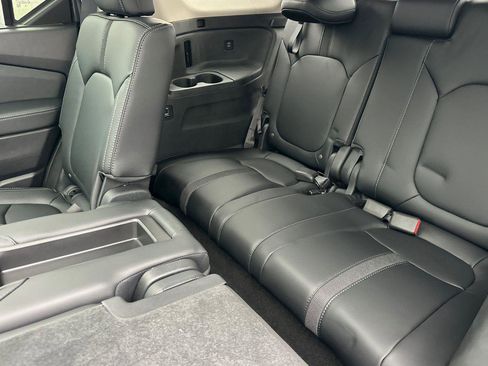 New 2025 Honda Pilot Touring image 17