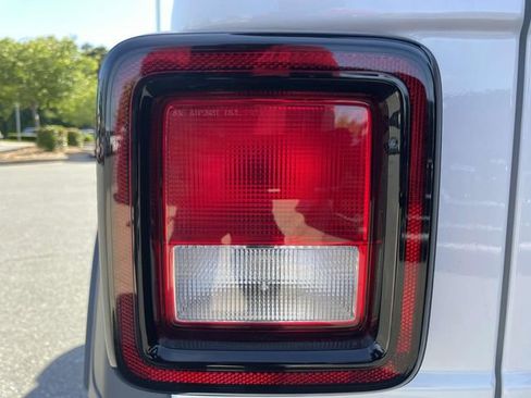Used 2023 Jeep Wrangler Unlimited w/ Cold Weather Group AWD/4WD image 13