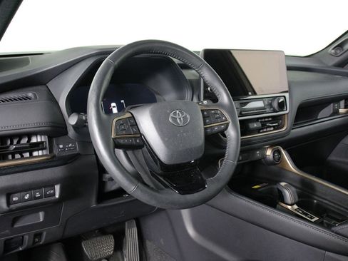Used 2025 Toyota Grand Highlander AWD Hybrid image 14