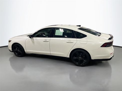 Used 2023 Honda Accord Sport image 4