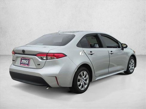 Used 2025 Toyota Corolla LE FWD image 5