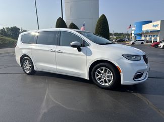 Used 2023 Chrysler Pacifica Touring-L FWD video 1