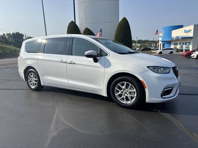 Used 2023 Chrysler Pacifica Touring-L