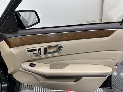 Used 2014 Mercedes-Benz E 350 4MATIC Sedan image 27