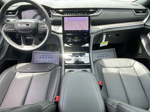 New 2025 Jeep Grand Cherokee Limited w/ Black Appearance Package image 13