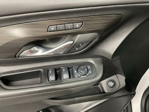 Used 2024 GMC Terrain SLT image 31