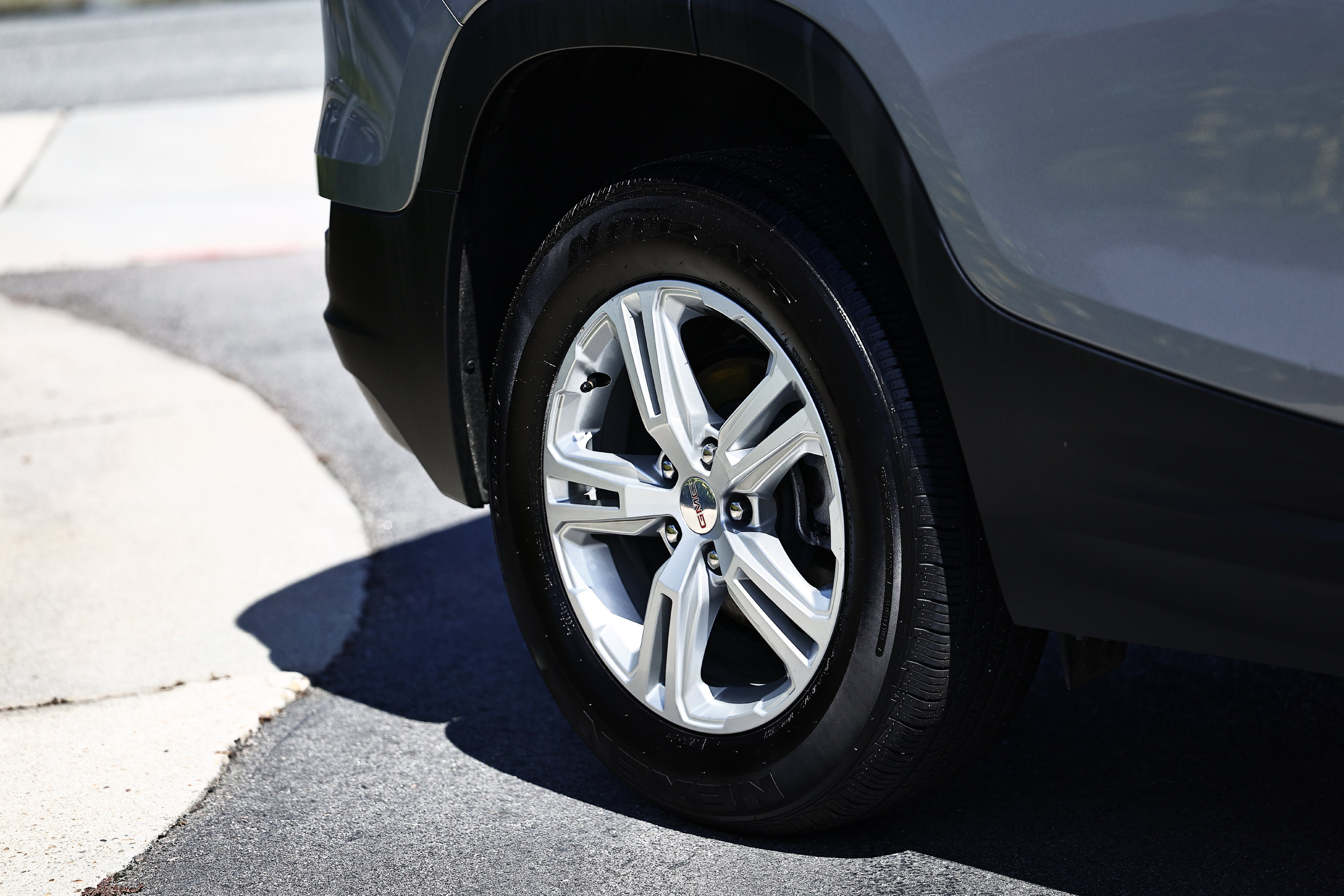 Used 2024 GMC Terrain SLE AWD/4WD image 9