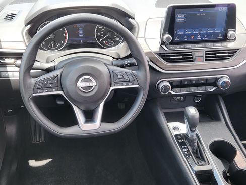 Used 2025 Nissan Altima 2.5 SV FWD image 26