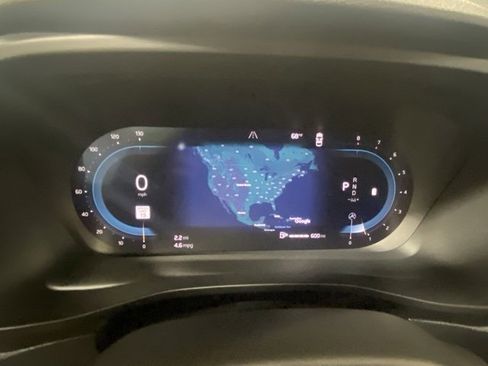 Used 2025 Volvo XC40 B5 Core image 16