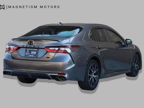 Used 2022 Toyota Camry SE FWD image 7
