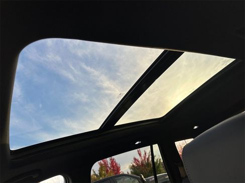 Used 2022 Cadillac XT6 Premium Luxury w/ LPO, Radiant Package image 23