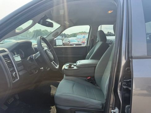 Used 2017 RAM 1500 Express AWD/4WD image 3