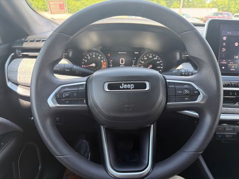 Used 2025 Jeep Compass Sport AWD/4WD image 21