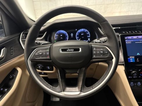 Used 2023 Jeep Grand Cherokee Limited AWD/4WD image 17
