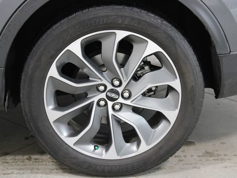 Used 2022 Lincoln Nautilus Reserve FWD image 17