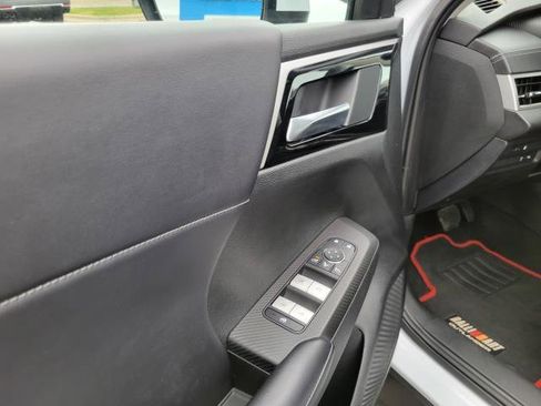 Used 2024 Mitsubishi Outlander 4WD Plug-In Hybrid image 6