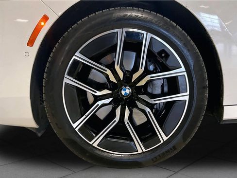 Used 2025 BMW 740i xDrive AWD/4WD image 10
