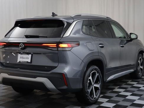 New 2026 Volkswagen Tiguan SE w/ Panoramic Sunroof Package image 17