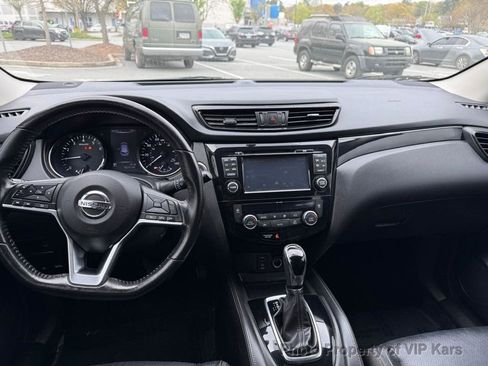 Used 2017 Nissan Rogue Sport SL image 16