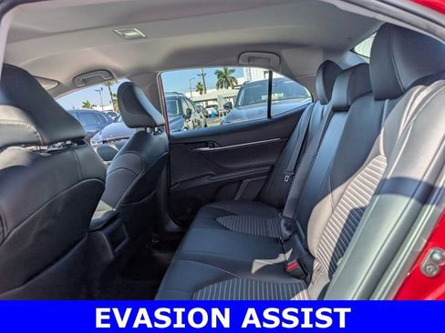 Used 2021 Toyota Camry SE image 8