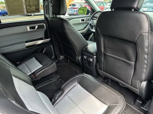 Used 2022 Ford Explorer XLT AWD/4WD image 24