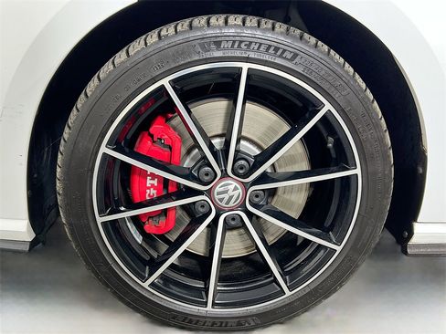 Used 2021 Volkswagen GTI SE image 31